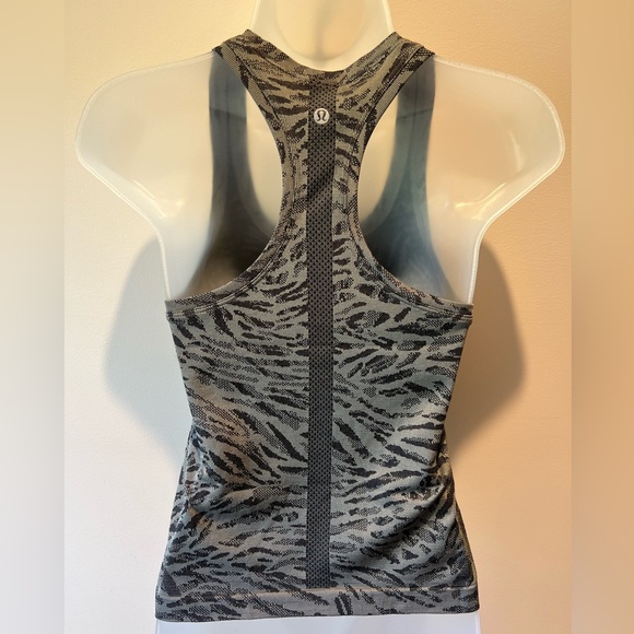NEW NWOT, LULU Swiftly Tech Racerback Tank 2.0 Waist Length, SIZE 4, Black/Gray - Picture 3 of 7